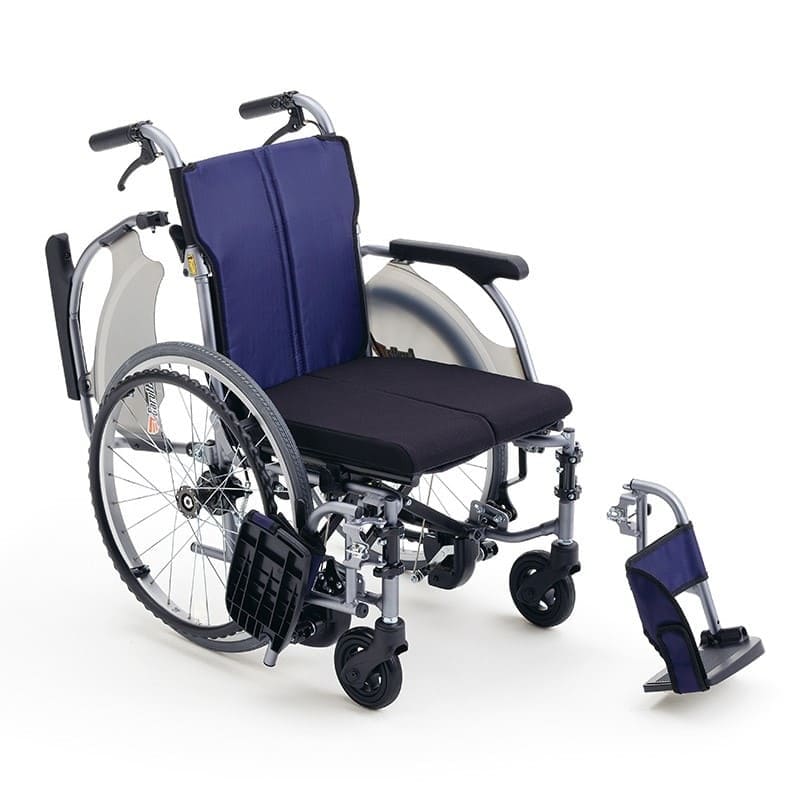 自動ブレーキ付・軽量・多機能車いすCRT-3LoB